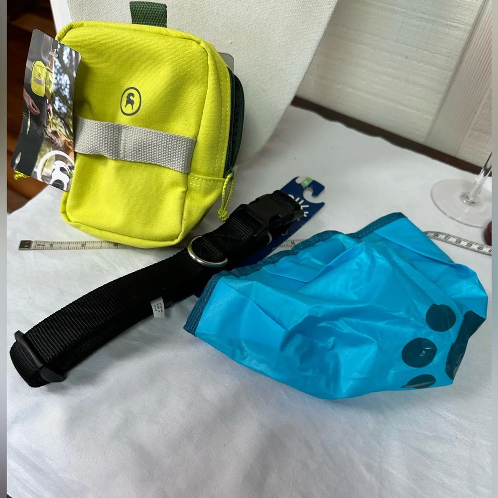 Dog bundle collar water bowl treat carrier - Picture 1 of 5